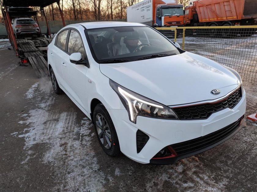 Киа Рио 2022 белая