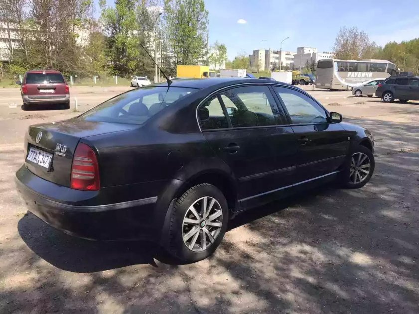 Шкода Суперб 2006 года