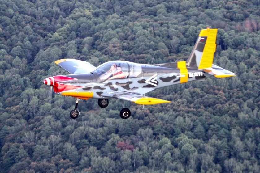 Злин 142 самолет