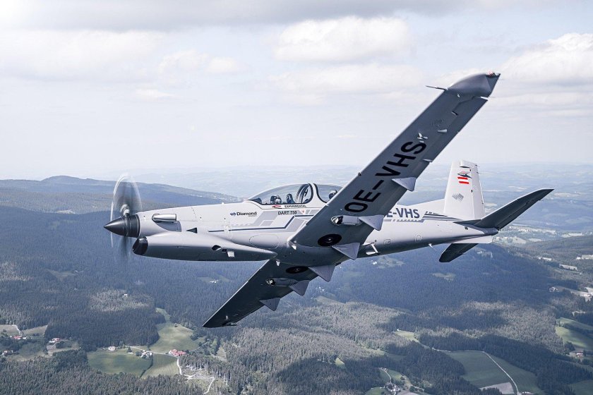 Дарт 450 самолет