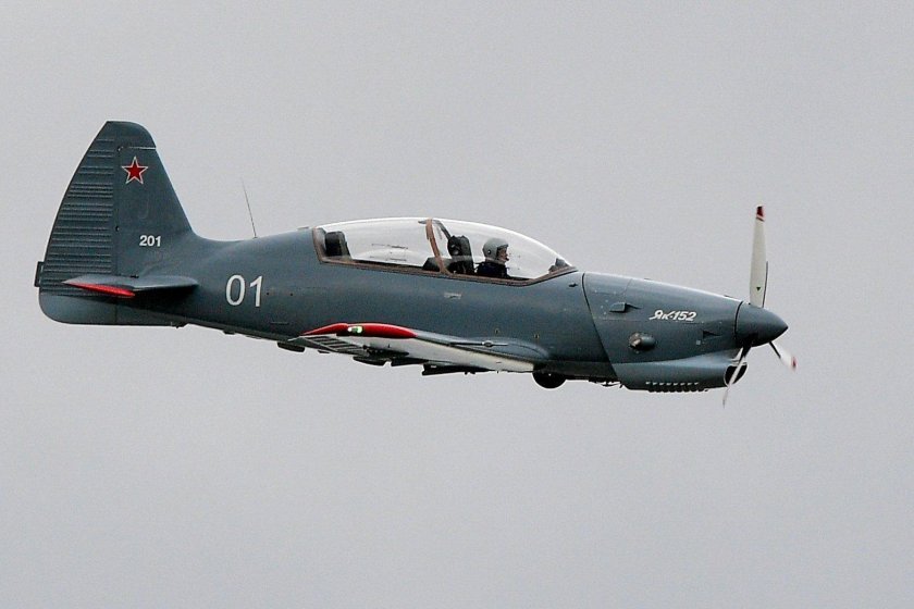 УТС 800 учебно тренировочный самолет