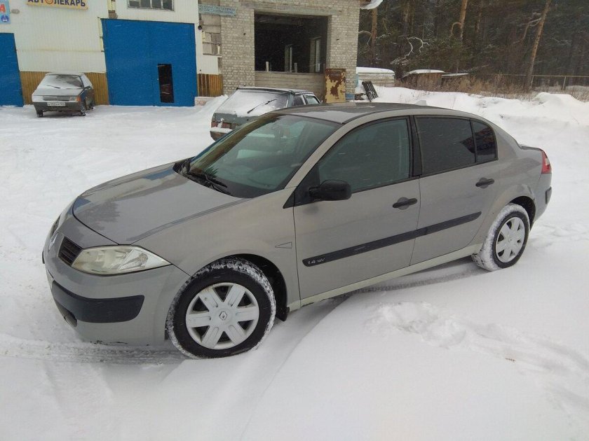 Рено Меган 2 серебристый