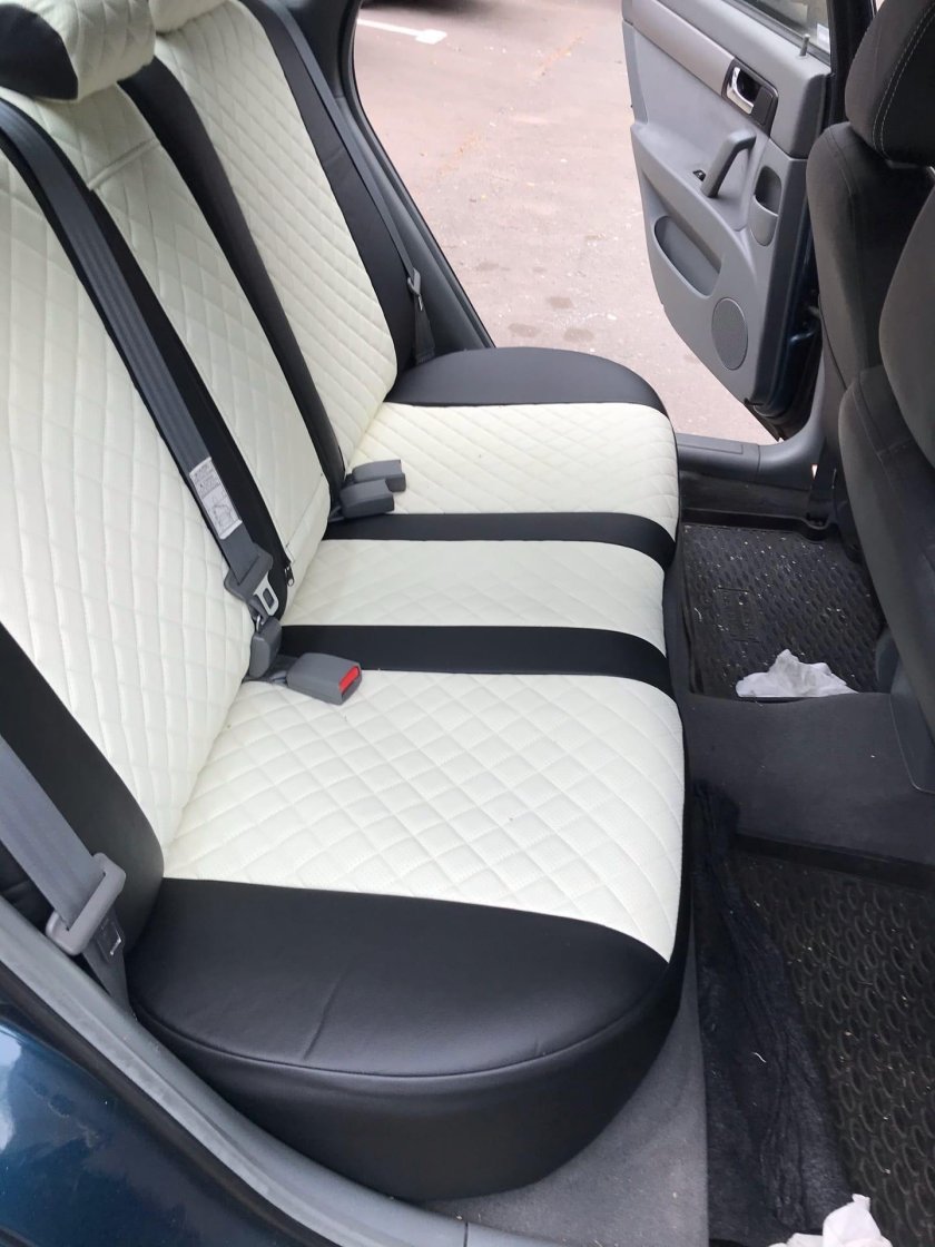 Черно белые сиденья Шевроле