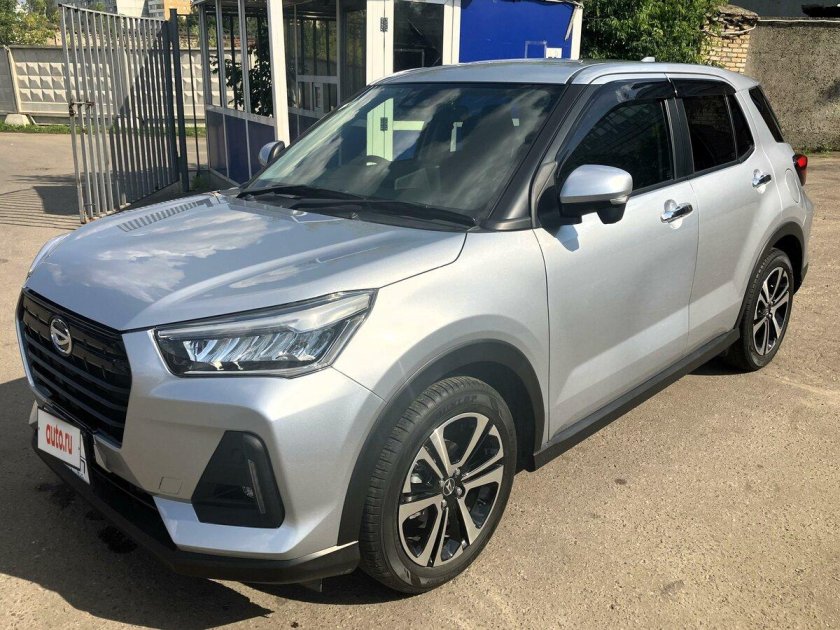 Серый внедорожник