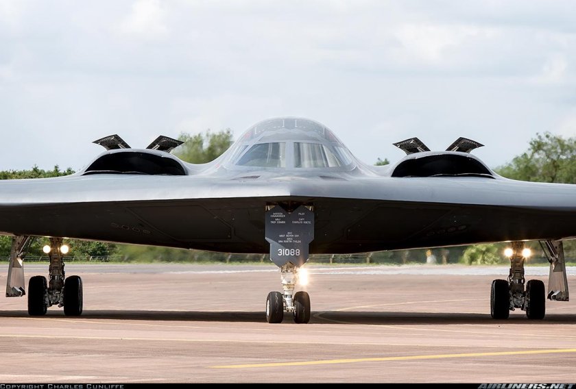 B 2 spirit стелс бомбардировщик
