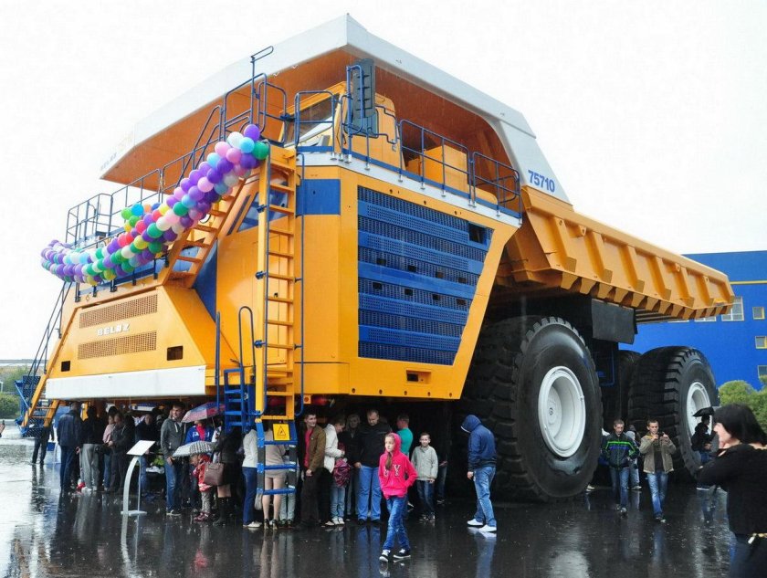 БЕЛАЗ-75710 самосвал