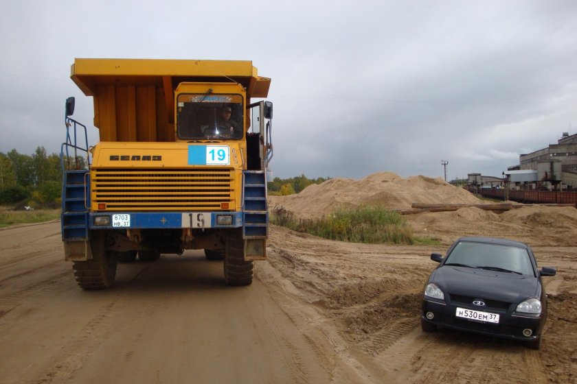 БЕЛАЗ-75710 И КАМАЗ