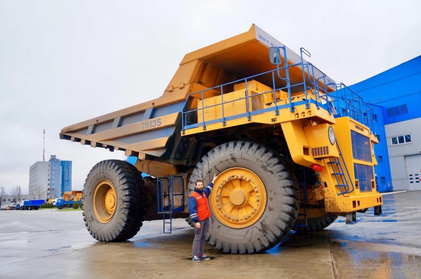 Карьерный самосвал БЕЛАЗ-75710