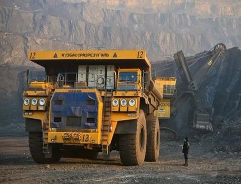 Карьерный самосвал БЕЛАЗ 75600