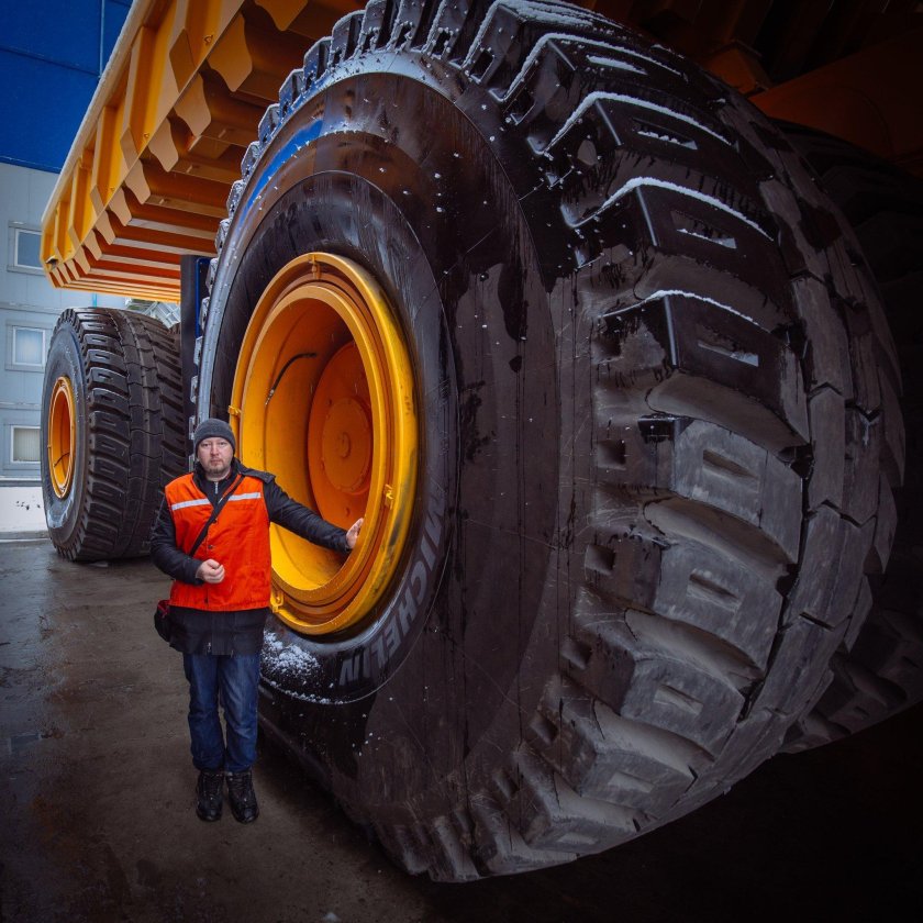 БЕЛАЗ-75710 И КАМАЗ