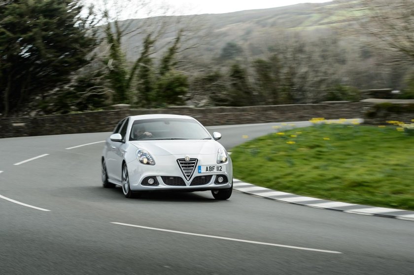 Лексус Альфа Ромео