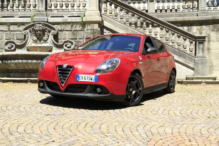 Альфа Ромео Джульетта Квадрифолио