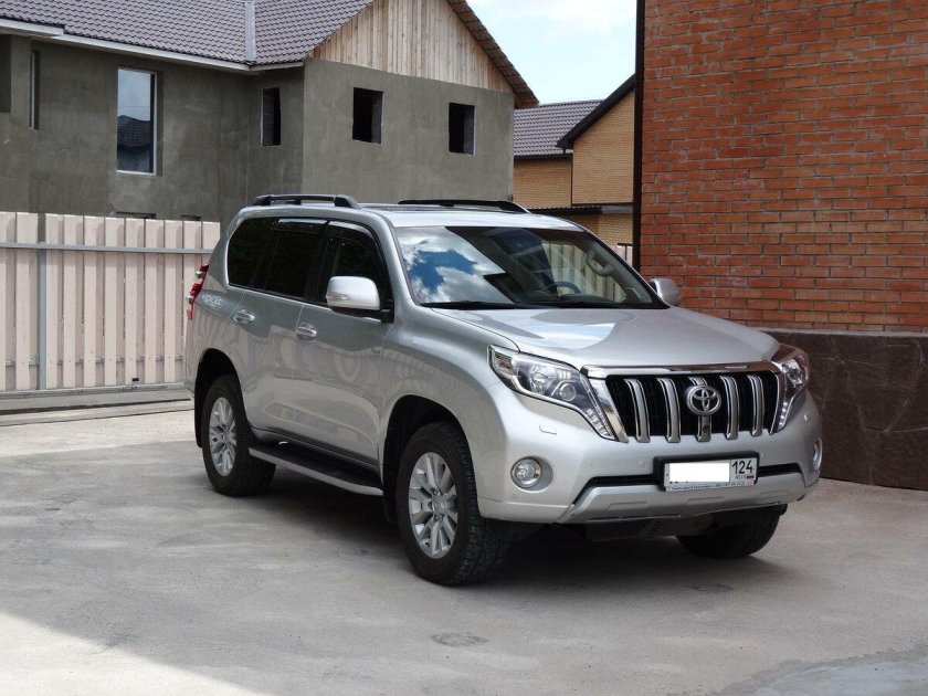 Toyota Land Cruiser Prado 2021 серебристый