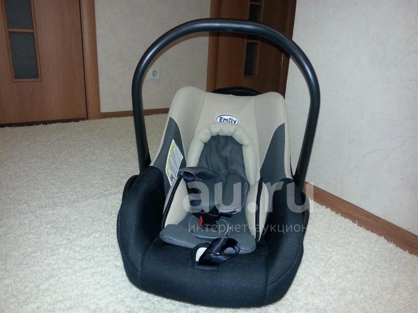 Детское кресло автомобильное Emily