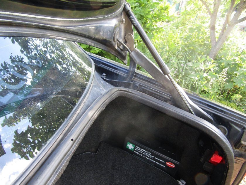 Ауди 100 багажник