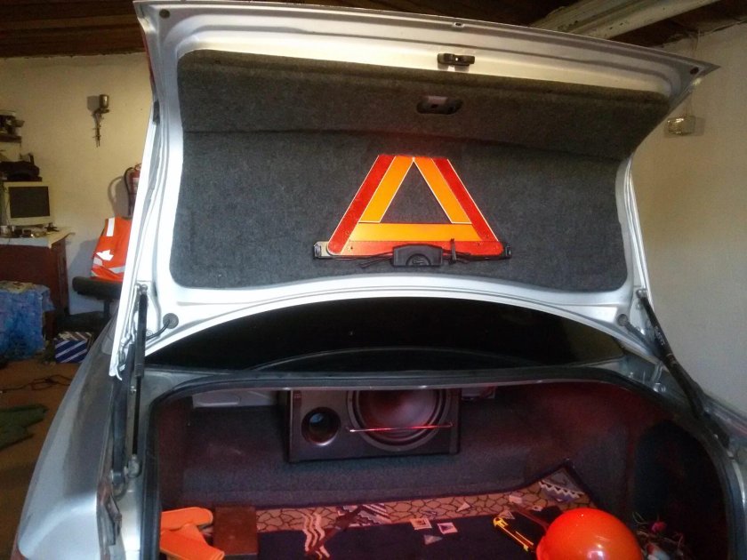 Ауди 100 багажник