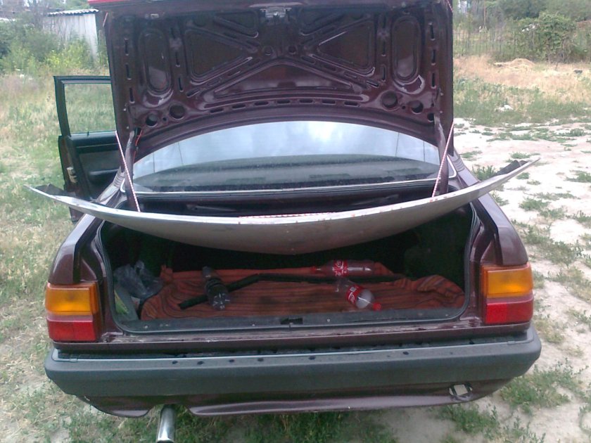 Ауди 100 багажник