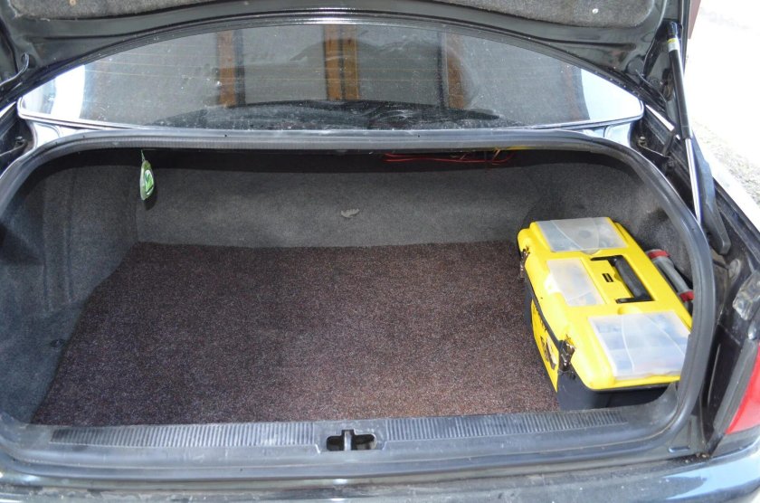 Ауди 100 багажник