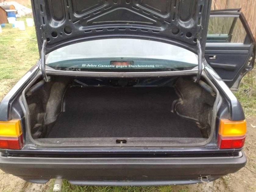 Ауди 100 багажник