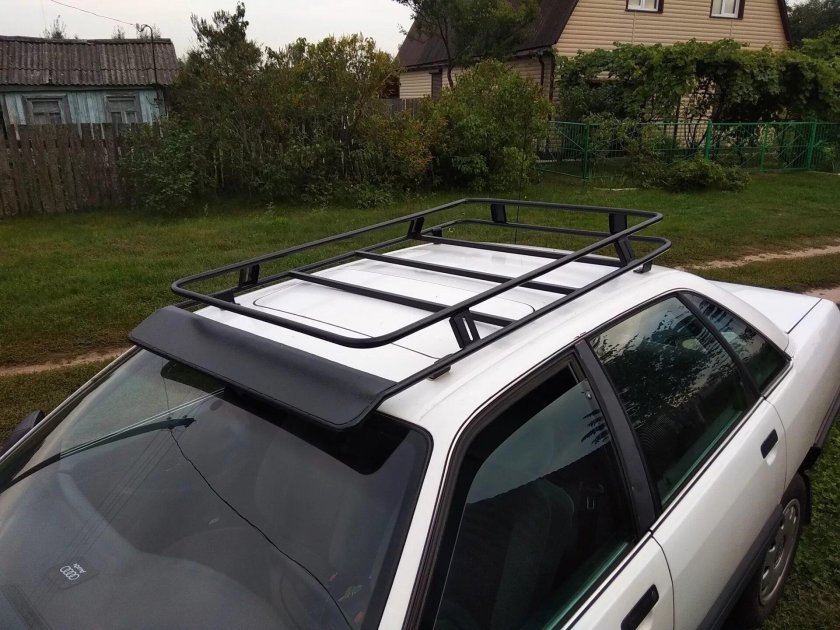 Ауди 100 с багажником на крыше