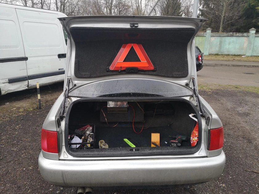 Ауди 100 багажник