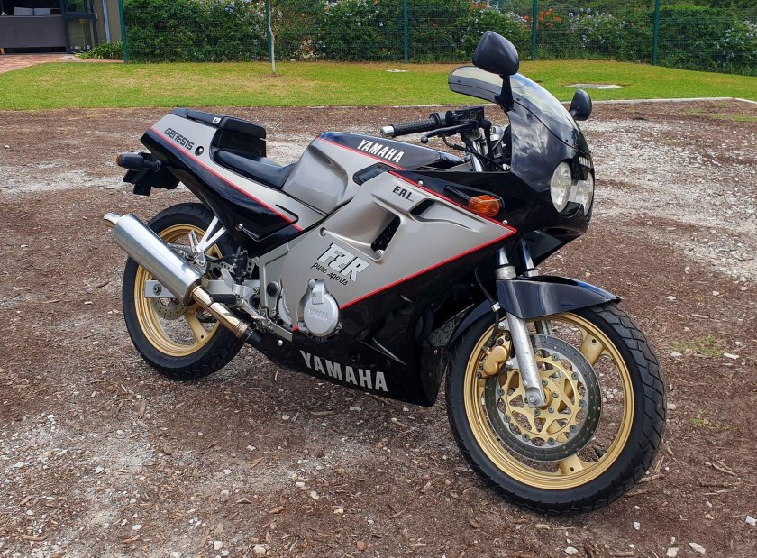 Yamaha fzr600r