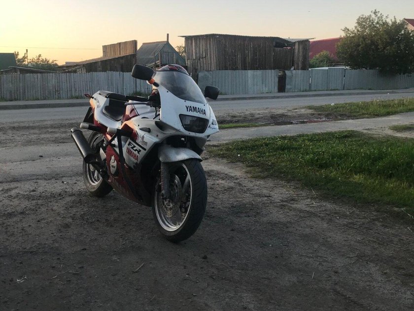 Мотоцикл yamaha fzr 250