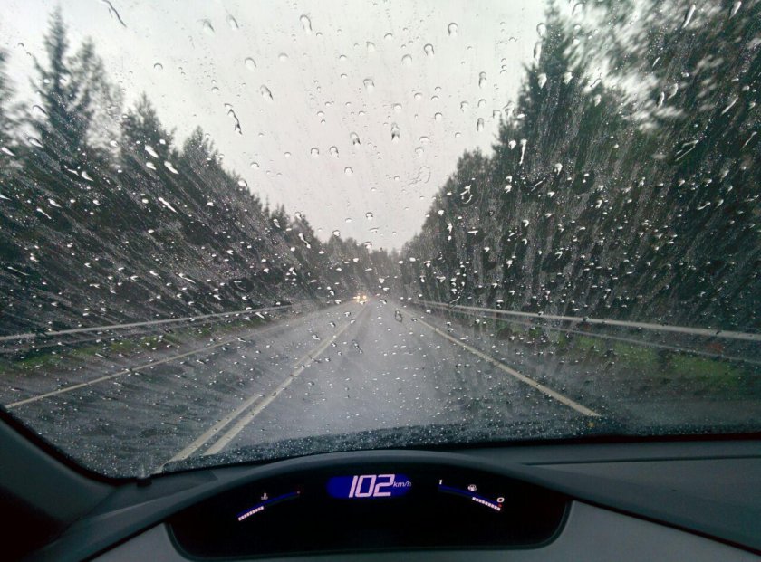 Антидождь лобовое