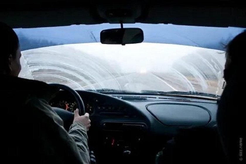 Лобовое стекло автомобиля