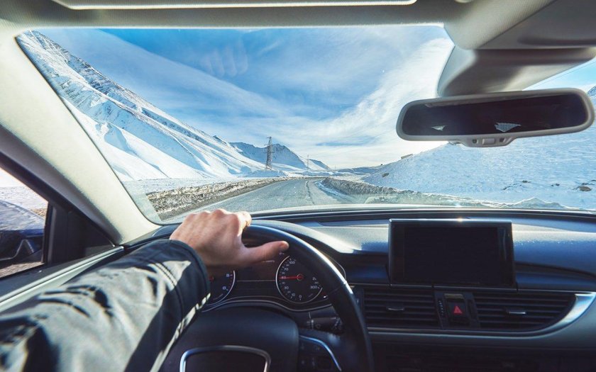 Вид из салона автомобиля