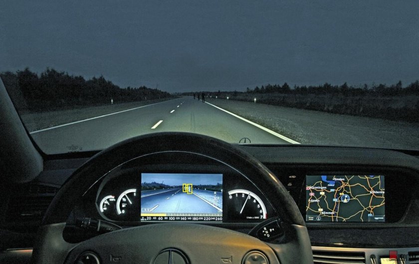 За рулем Мерседес w221