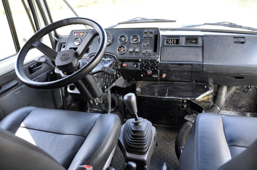 ГАЗ-3307 грузовой автомобиль салон