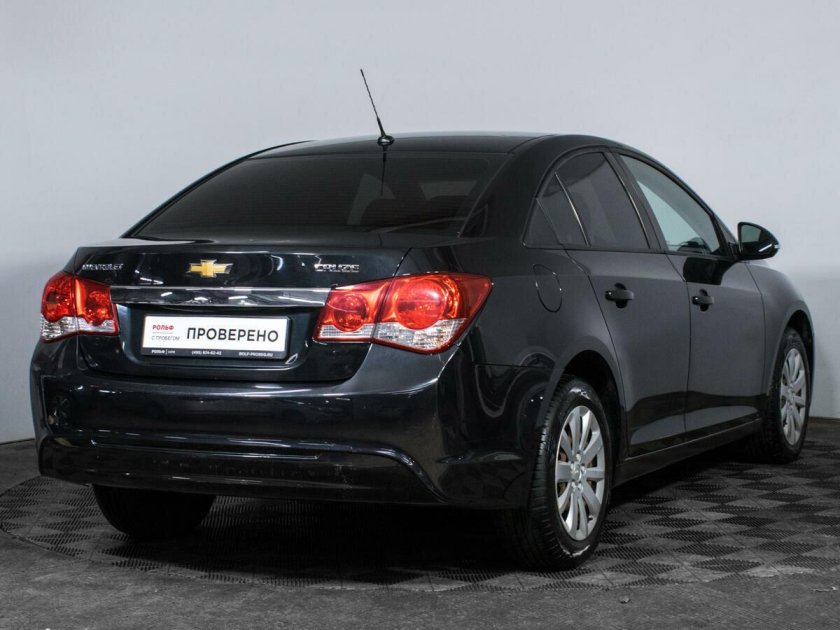 Черный шевроле круз