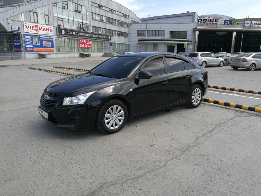 Шевроле Круз черный тонированный