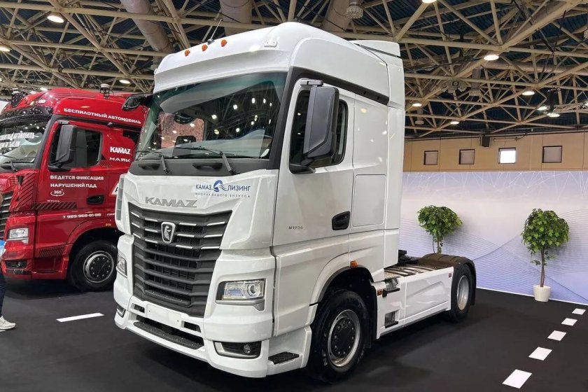 Новый КАМАЗ тягач 54901