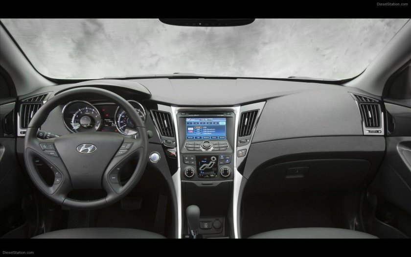 Hyundai Sonata 2011 салон