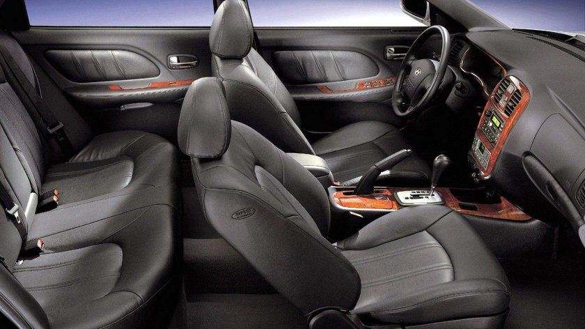 Хендай Соната 4 салон