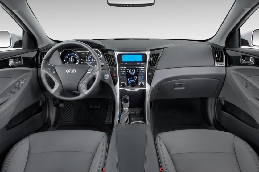 Hyundai Sonata 2011 салон