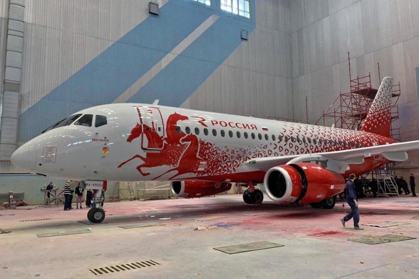 Самолёт Суперджет 100 Россия