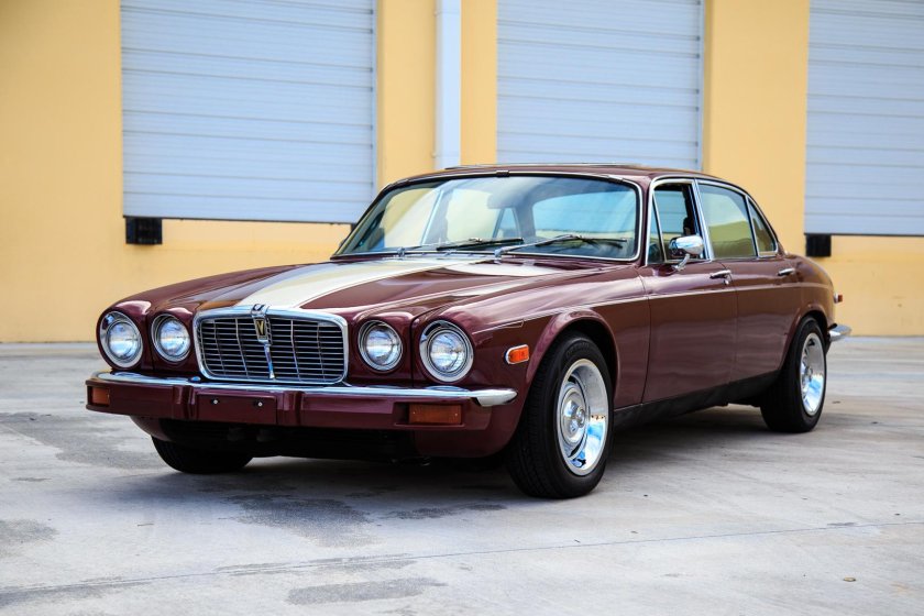 Ягуар xj12