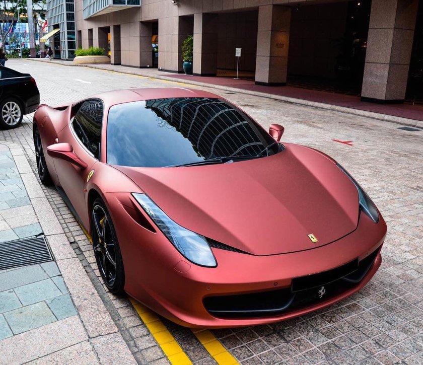 Ferrari 458 Italia красная