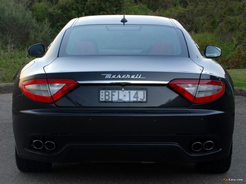 Мазерати седан сзади