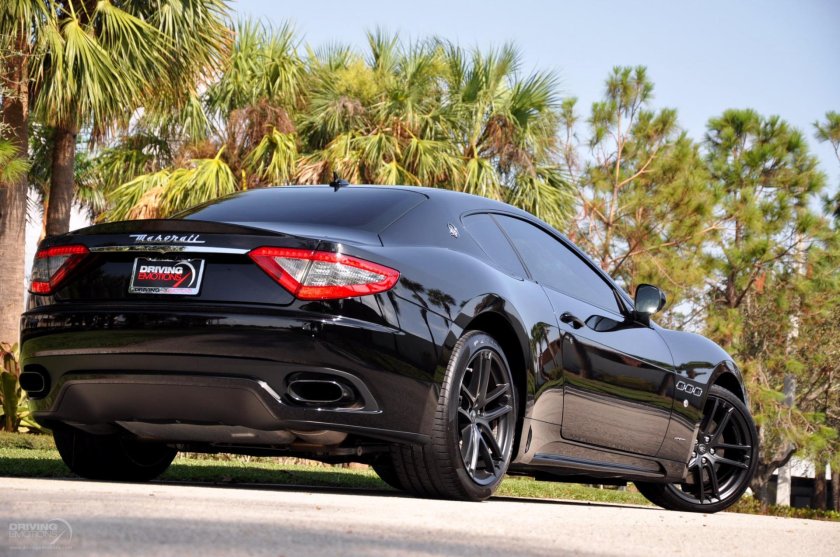 Мазерати Гранд Туризмо вид сзади