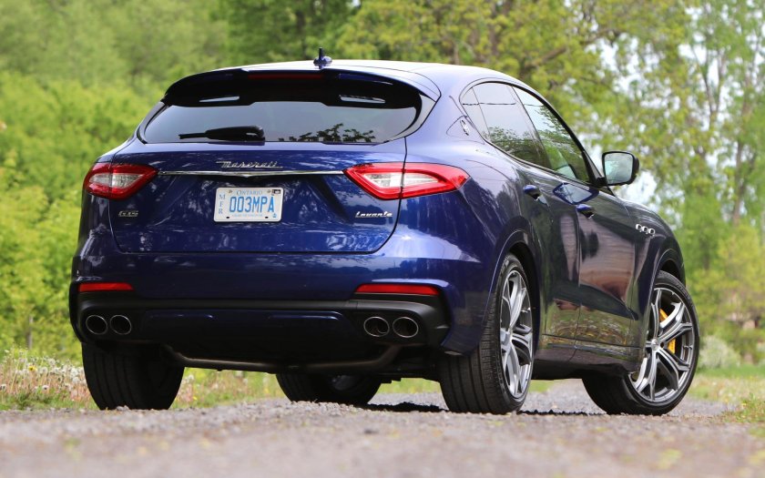 Maserati Levante сзади