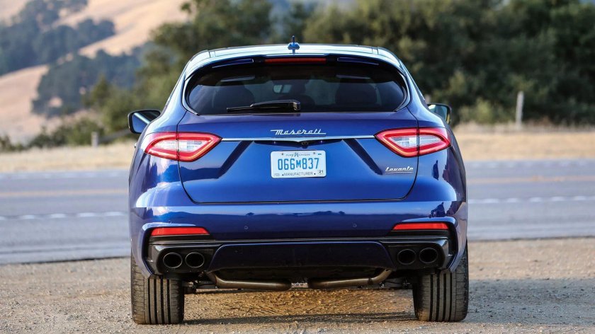 Мазерати Леванте сзади