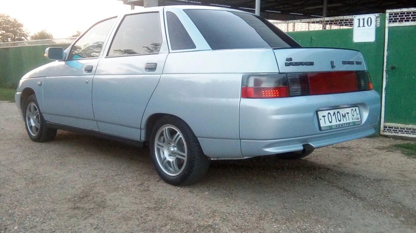 ВАЗ 2110 серебристо желтый