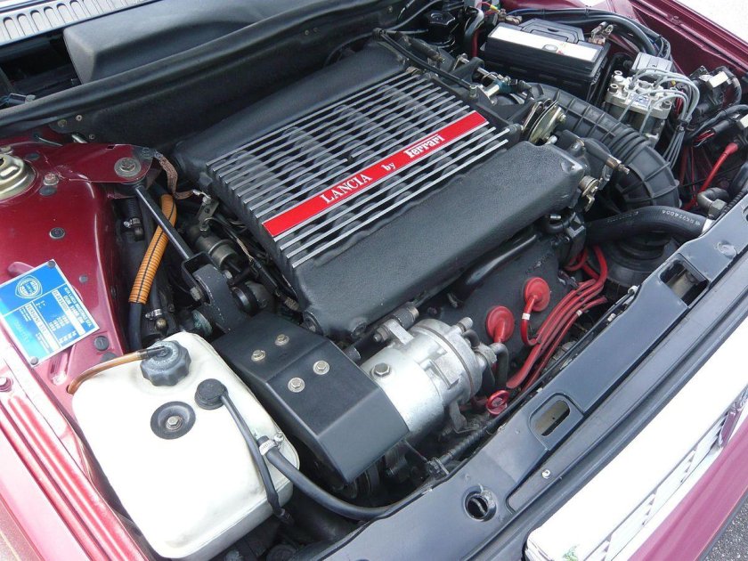 Лянча Thema 8.32