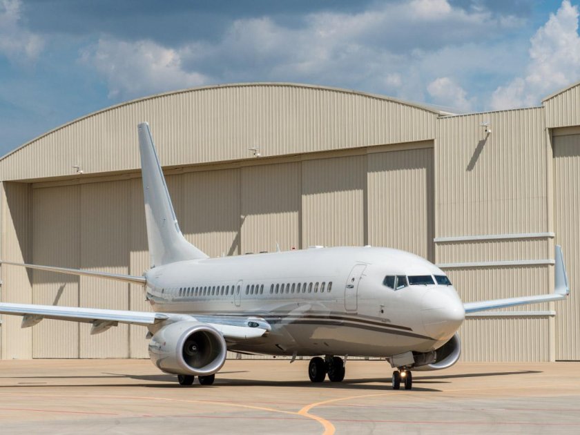Boeing business jet 737