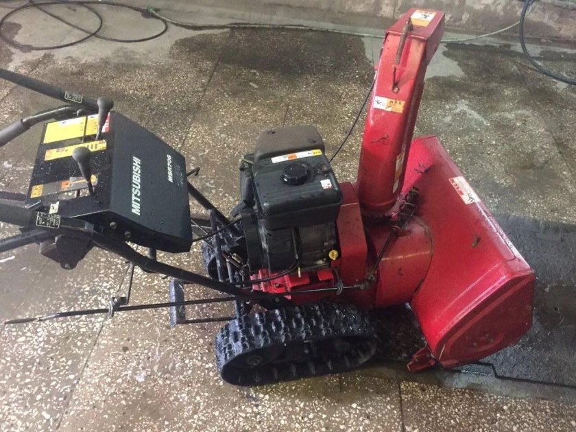 Снегоуборщик Mitsubishi msr550p