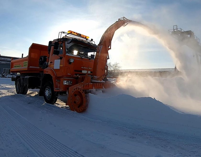 Фрезерно-роторный снегоочиститель